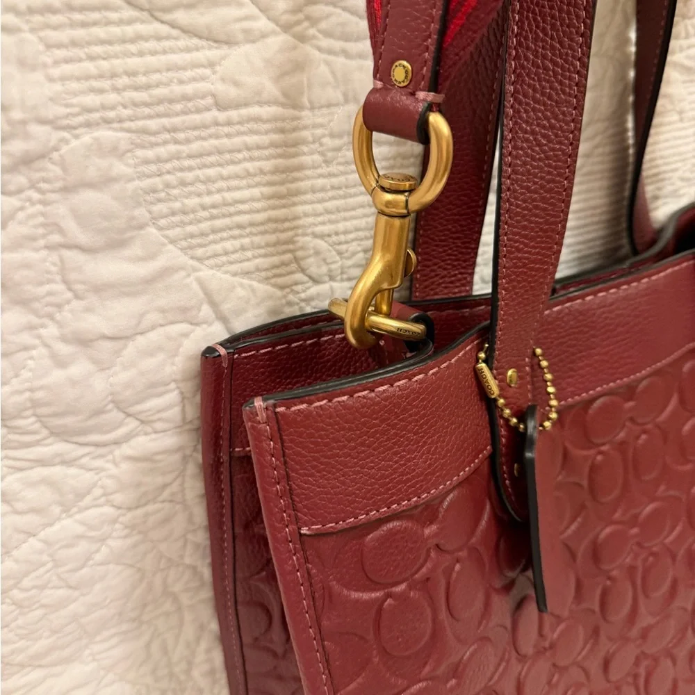 Coach Embossed Signature Field Tote - Large - Picture 5 of 13